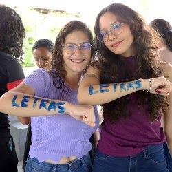 Calouros da Licenciatura em Letras com nota acima de 650 no Enem podem participar do "Pé-de-Meia Licenciaturas". (Foto: Marcelo Andrade)