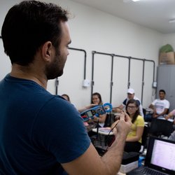 Tabuleiro do Norte - Professor em aula curso de Eletricista