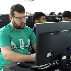 Confirmação de matrícula deve ser feita pela internet. (Foto: Marcelo Andrade)