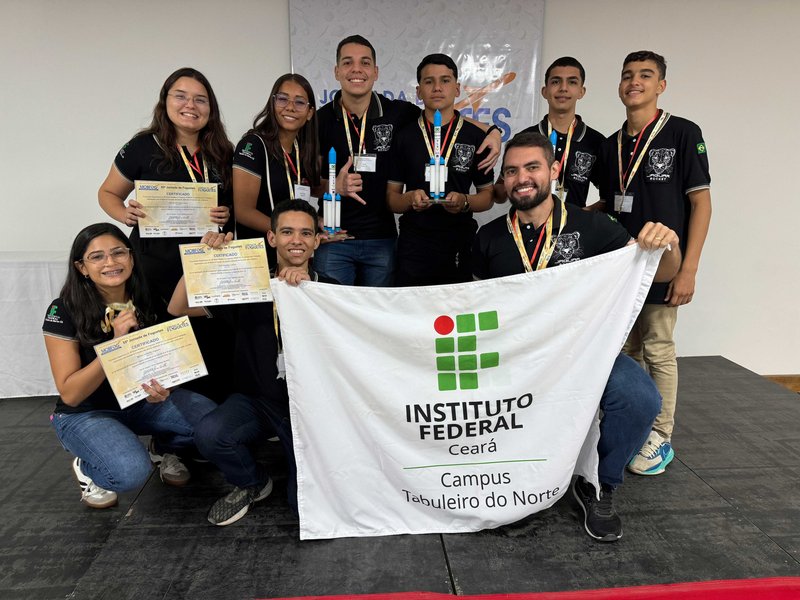 Tabuleiro do Norte - Alunos em premiação na Mobfog 2024