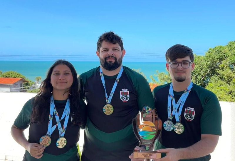 Treinador Sávio Mirelly e judocas Laís Brito e Gláuber Portela