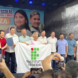 Assinatura da ordem de serviço dos novos campi do IFCE em Fortaleza (Foto: Divulgação IFCE)