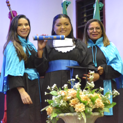 Momento de entrega dos diplomas simbólicos