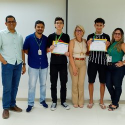 Entrega de medalhas para estudantes do IFCE de Maracanaú de olimpíadas do conhecimento
