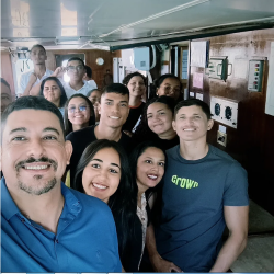 Alunos no navio