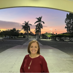 Professora Eveline Alexandre no campus de Acaraú