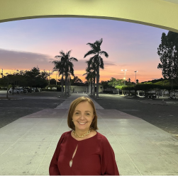 Professora Eveline Alexandre no campus de Acaraú
